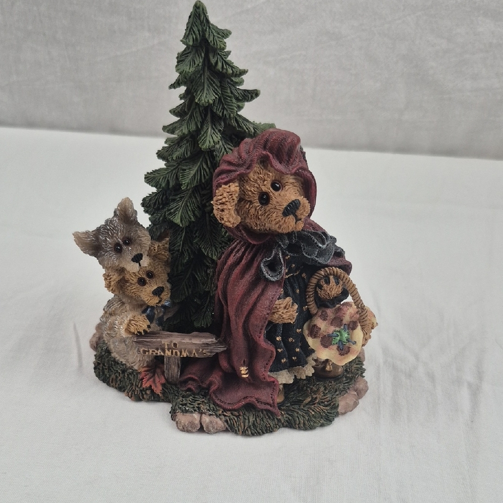 Boyds Bears Red and Green Figurine